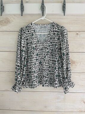 CROSBY by Mollie Burch Black, White and Teal V-Neck Printed Blouse